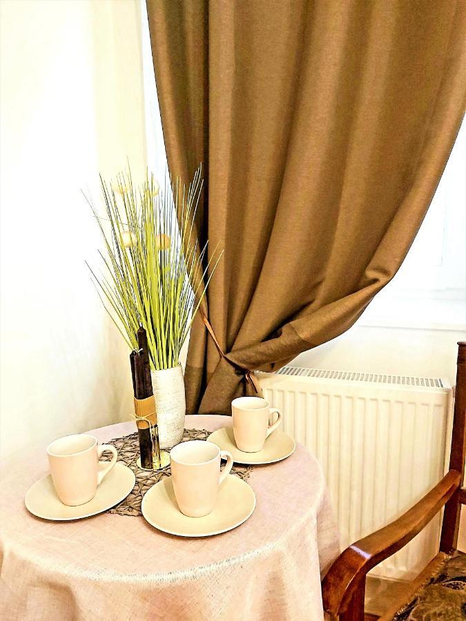 Nora Studio Apartman - Eger Apartment Exterior photo