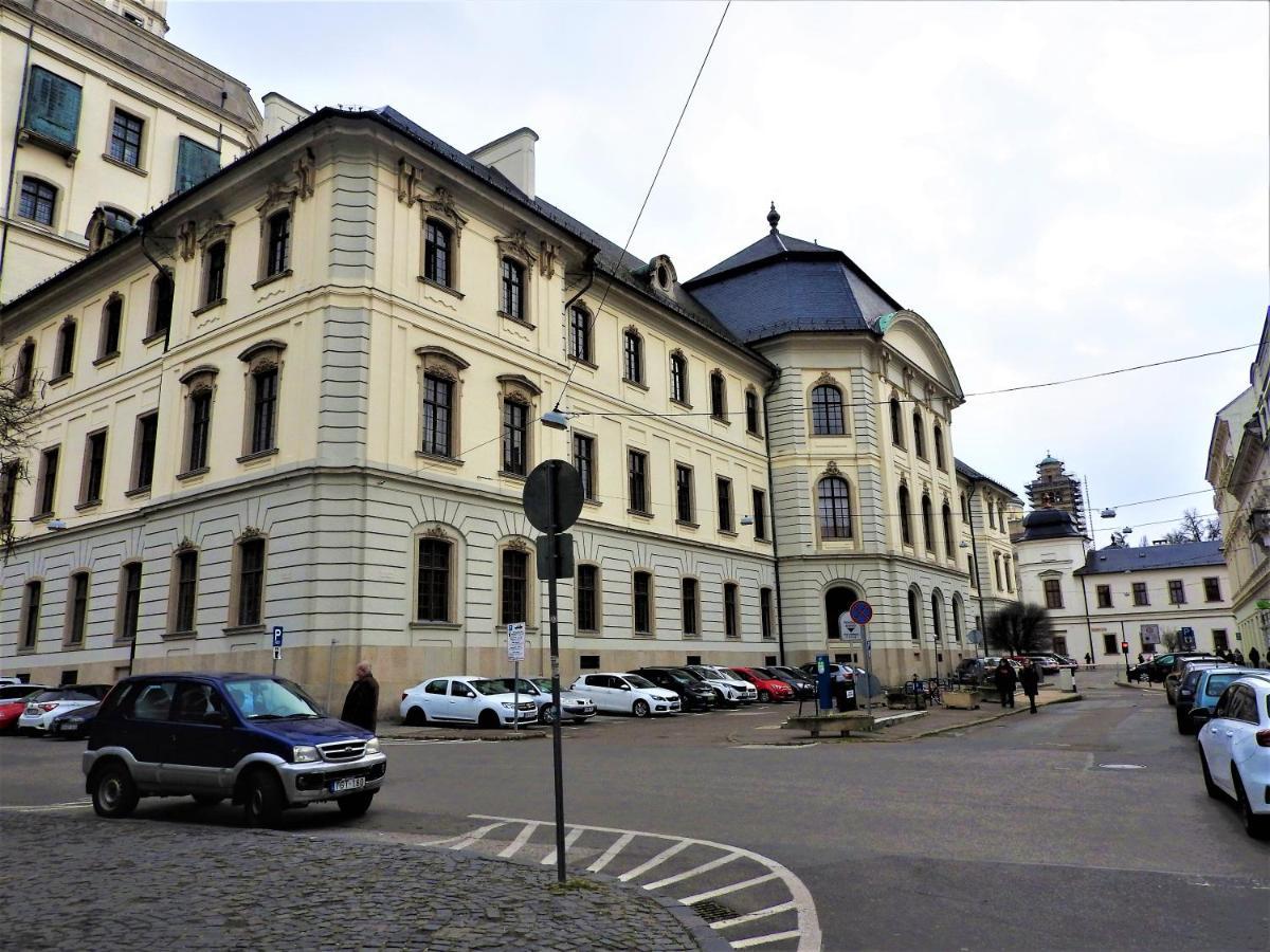 Nora Studio Apartman - Eger Apartment Exterior photo